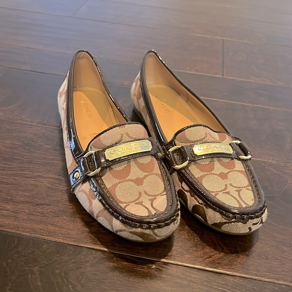 Coach Shoes - Coach loafer 8.5 EUC